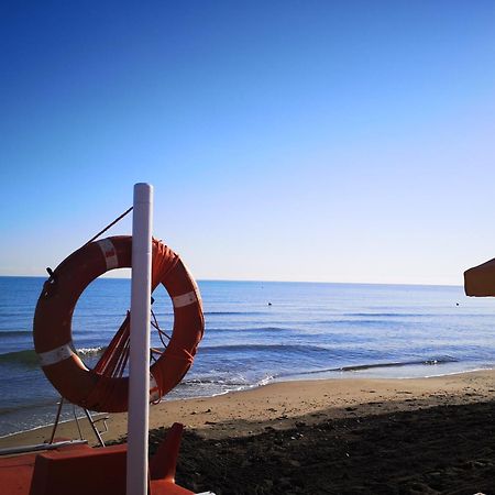 Baywatch Hotel Margherita Di Savoia Exterior foto